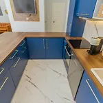 Bengt Kiraly Str. Apartamento *