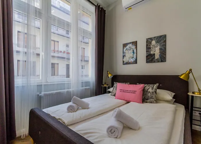 Bengt Kiraly Str. *