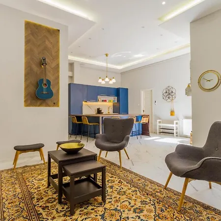 Appartamento Bengt Kiraly Str. *