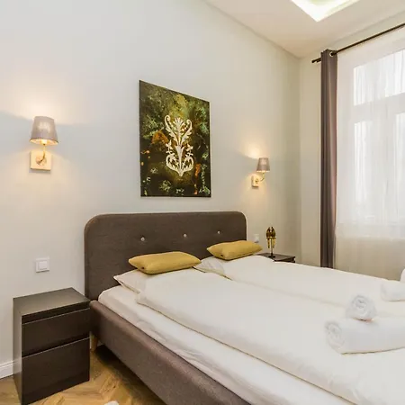Bengt Kiraly Str. Apartment